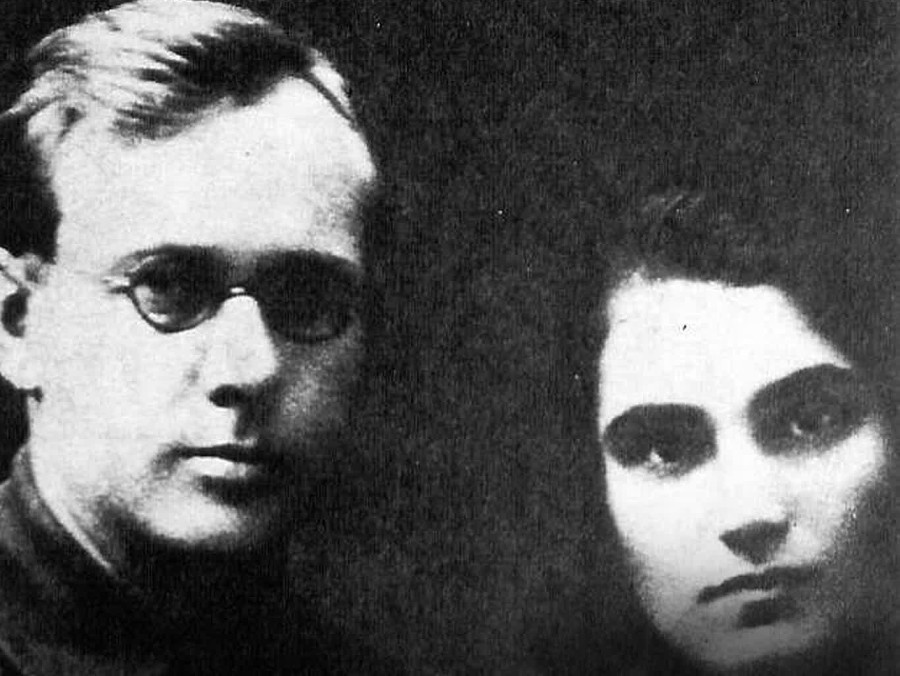  پادکست جلو اینا گریه نکن